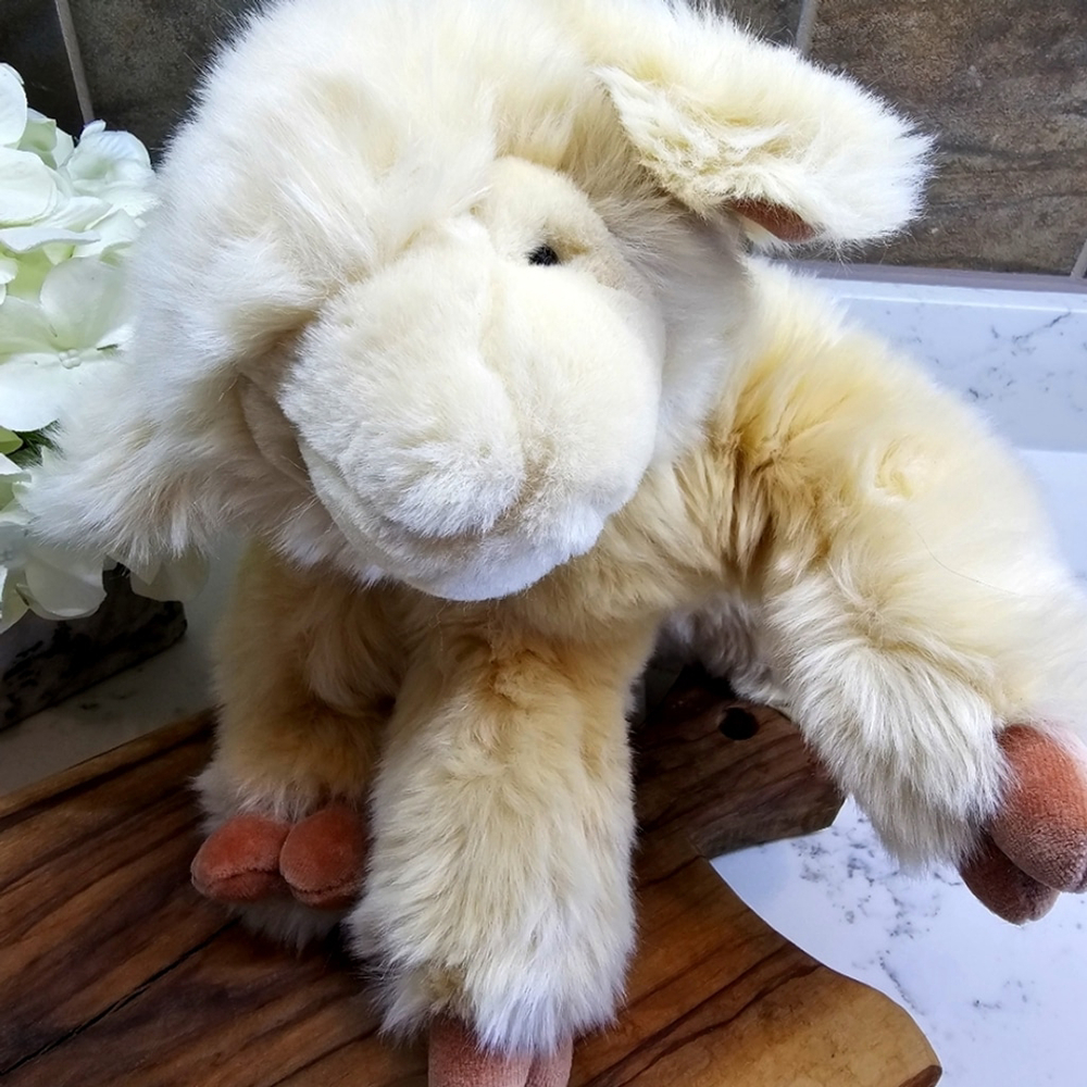 Gotta Getta GUND stuffed lamb Eweey